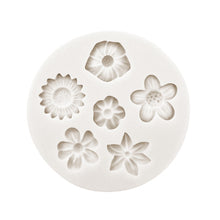 Load image into Gallery viewer, 6 Cavity Assorted Floral Mold, Sty 1
