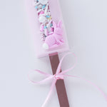 Cakesicle de picolé com sulco de granulado