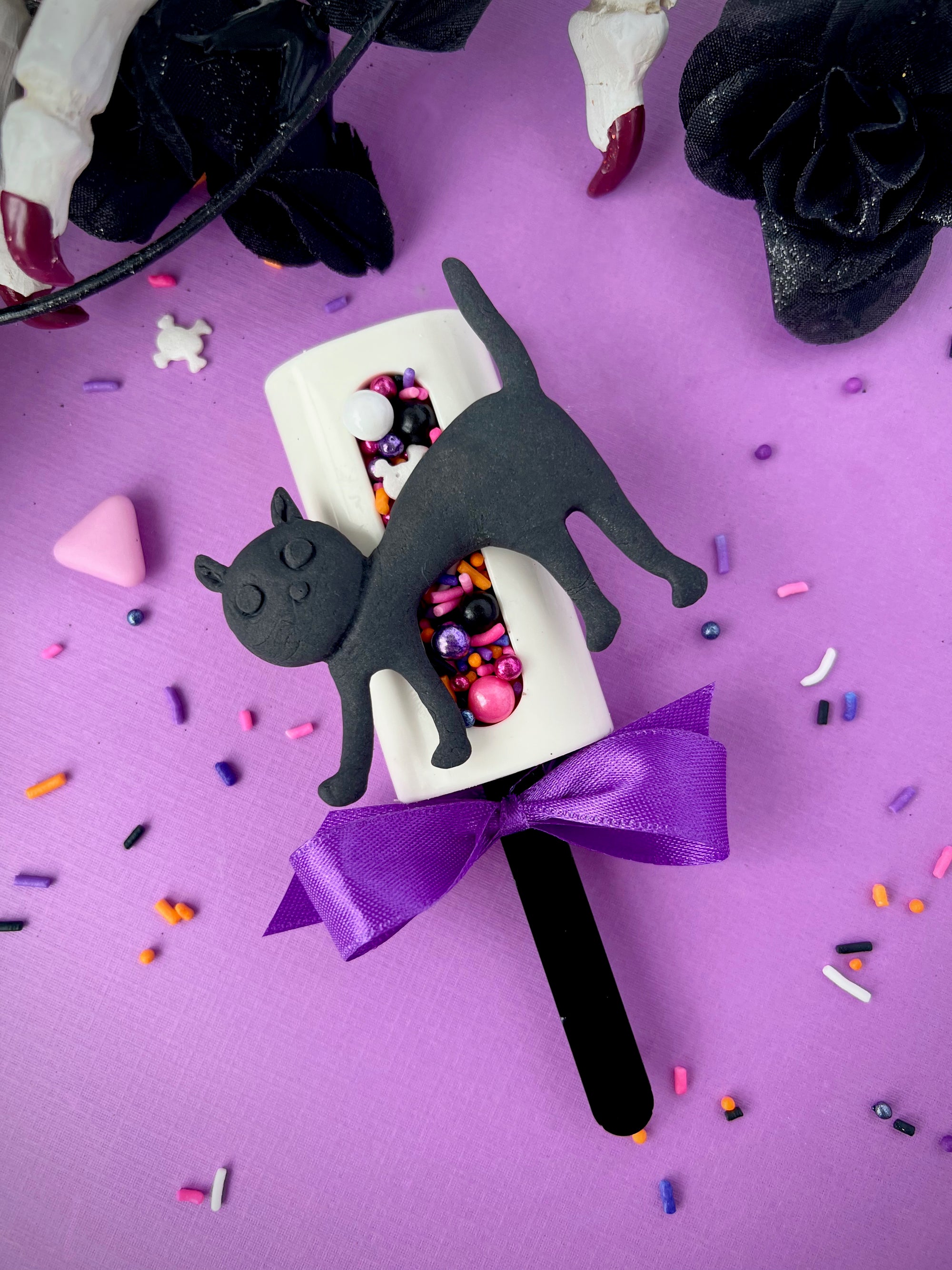 Cakesicle de picolé com sulco de granulado