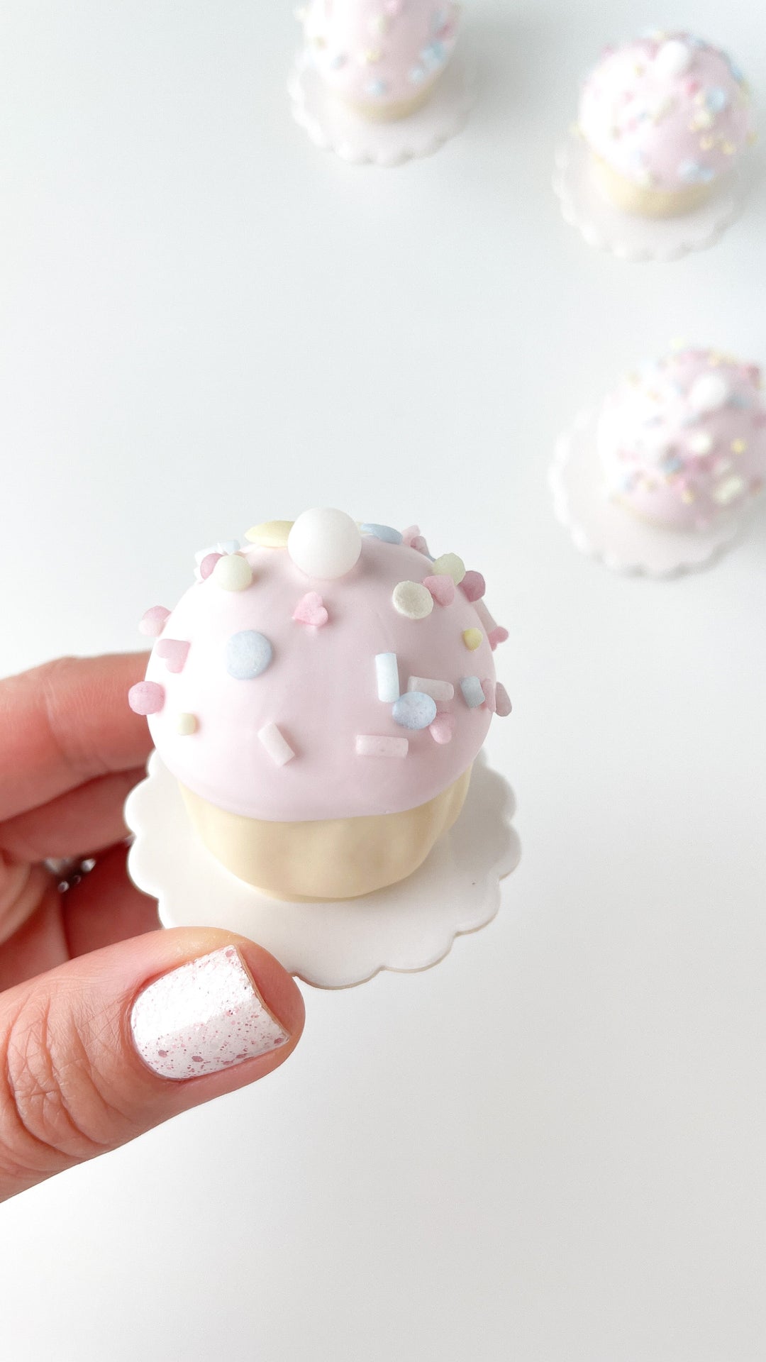 Cake Pop Boards, Scalloped Edge (50 pcs), White