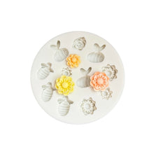 Load image into Gallery viewer, Spring Bee and Flower Mold (11 Cavity)
