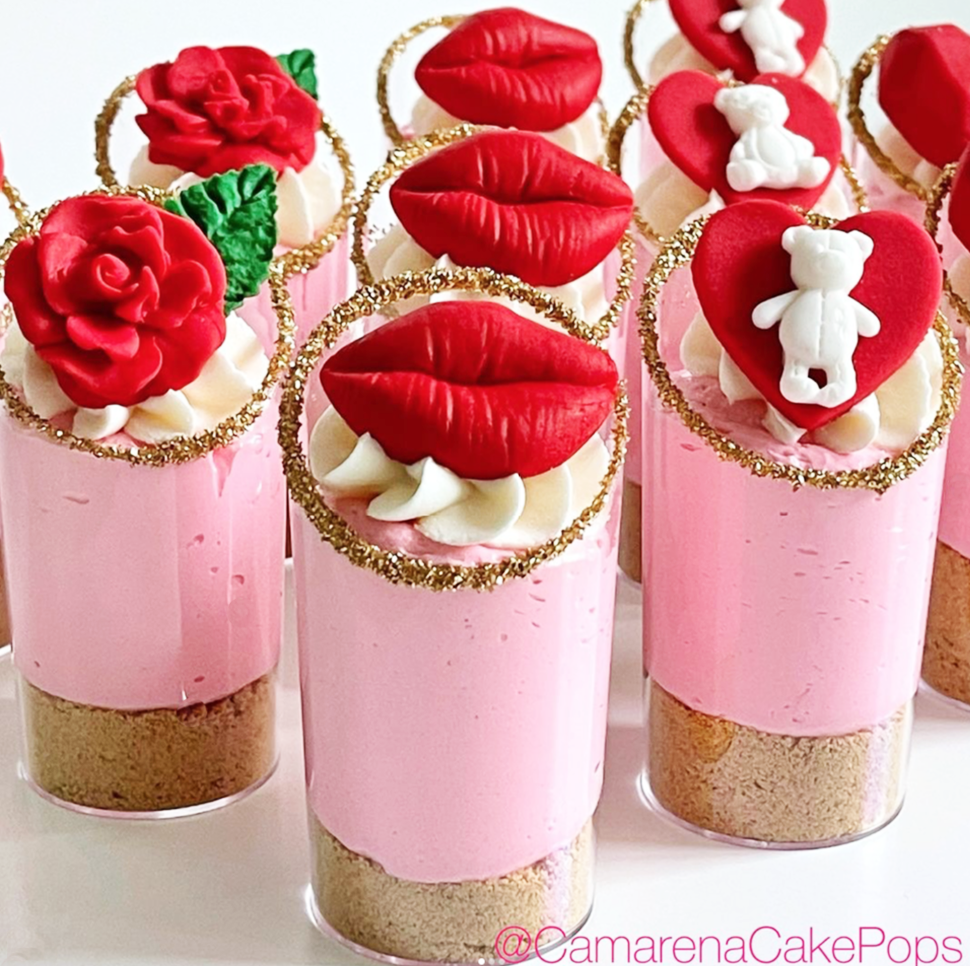 https://www.mylittlecakepopmolds.com/cdn/shop/products/lipsbear_1024x1024@2x.png?v=1640323060