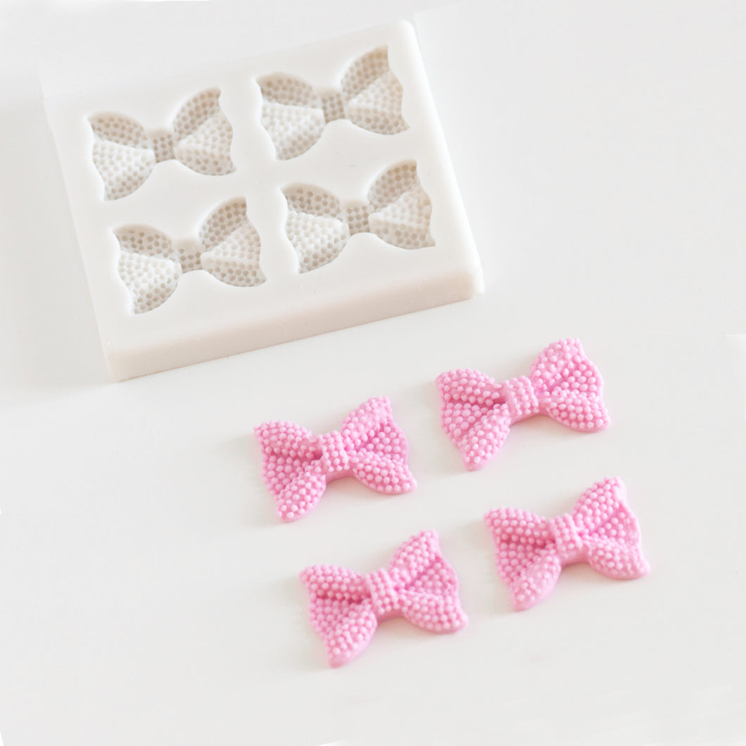 4 Cavity Small Textured Bow